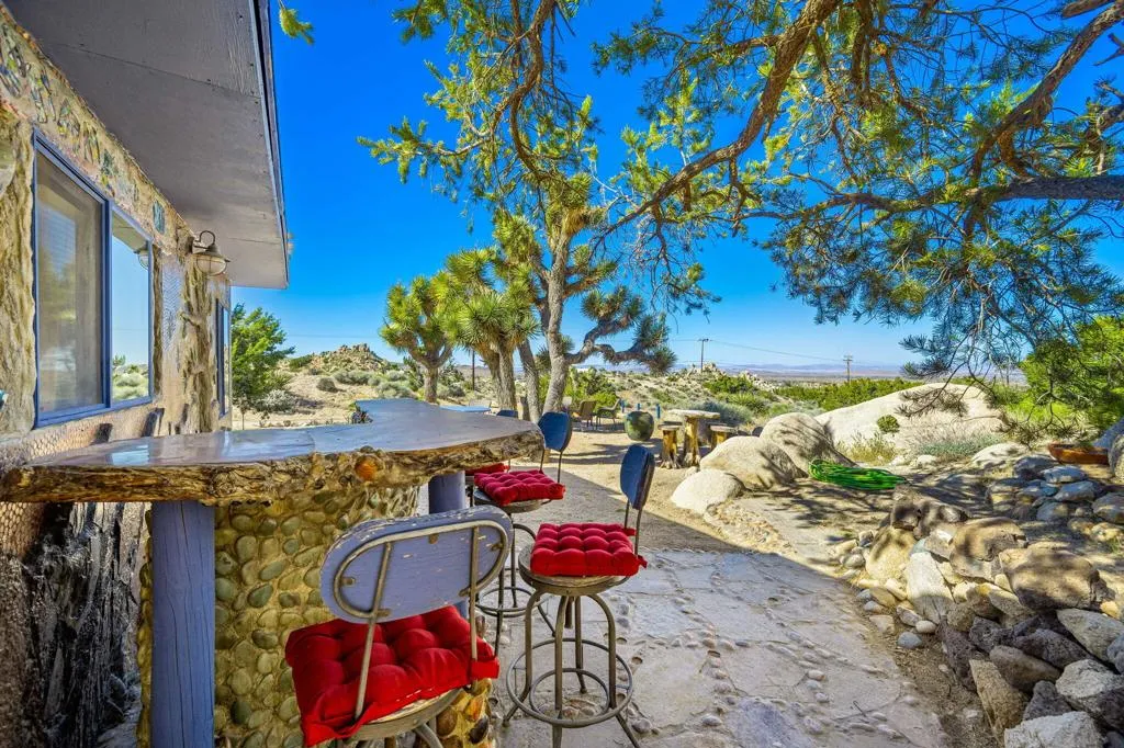 5845 Cholla Avenue, Yucca Valley, California 92284 home-pic-7