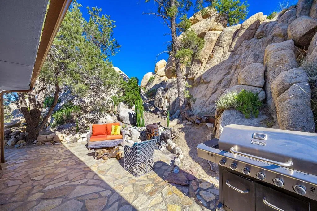 5845 Cholla Avenue, Yucca Valley, California 92284 home-pic-24