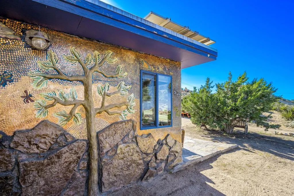 5845 Cholla Avenue, Yucca Valley, California 92284 home-pic-9