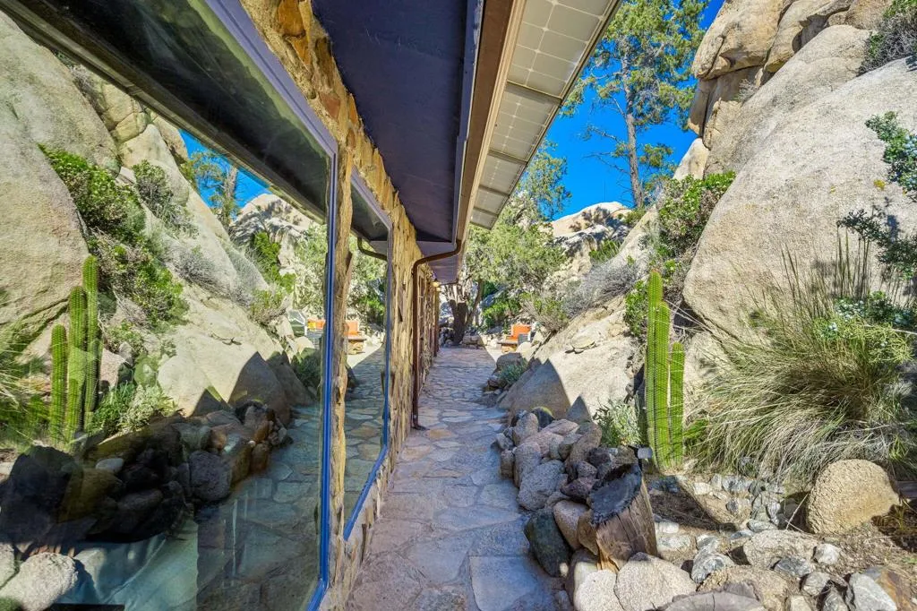 5845 Cholla Avenue, Yucca Valley, California 92284 home-pic-25