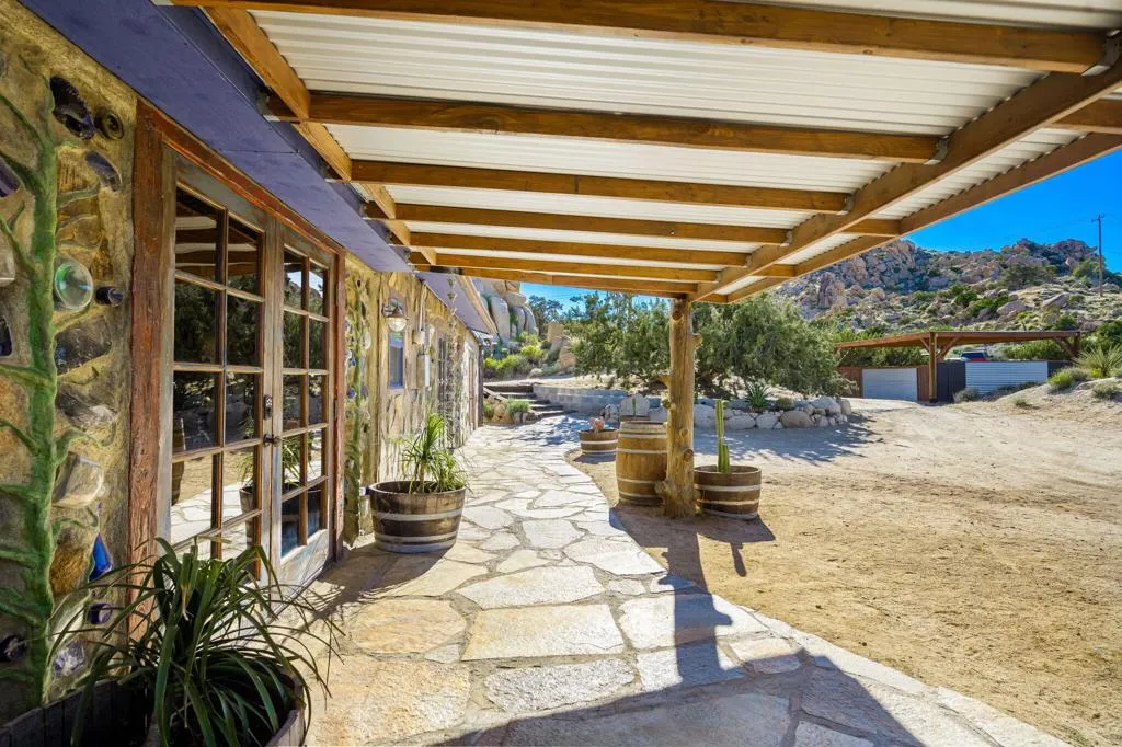 5845 Cholla Avenue, Yucca Valley, California 92284 home-pic-10