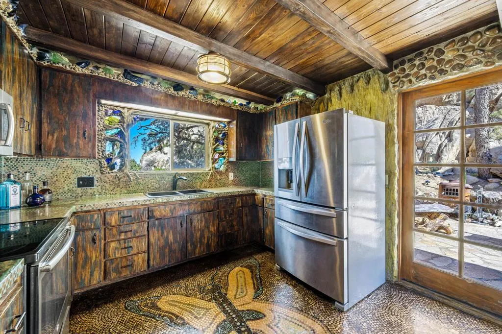 5845 Cholla Avenue, Yucca Valley, California 92284 home-pic-16