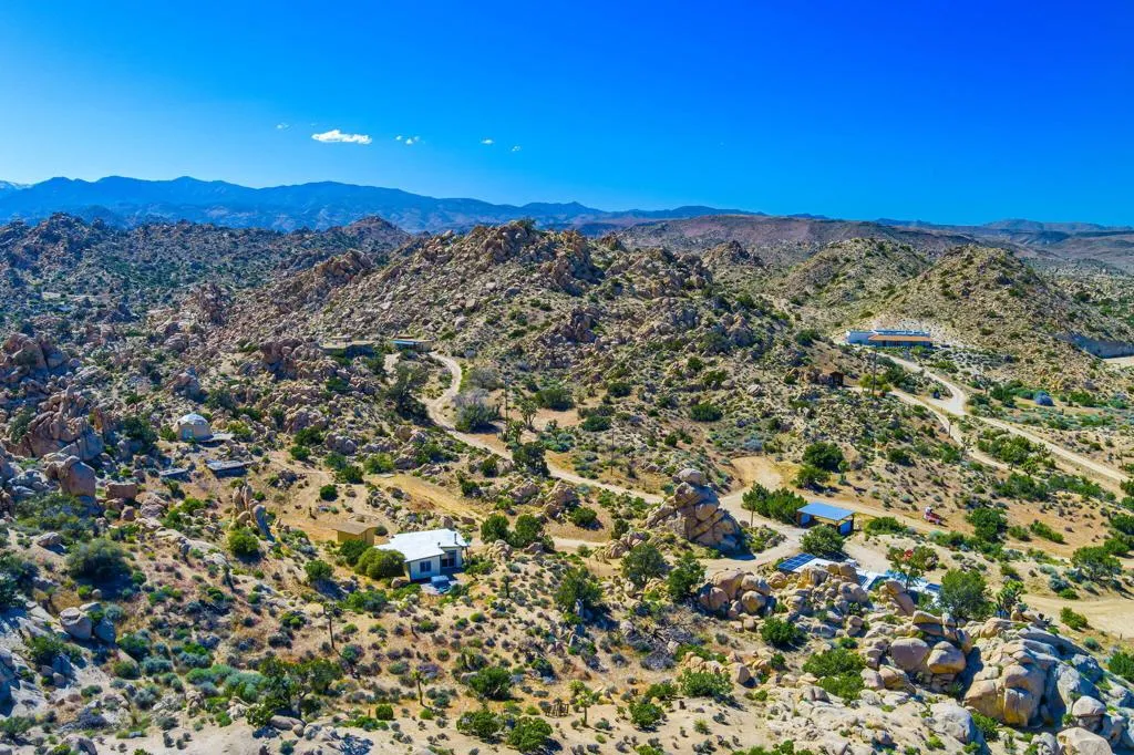 5845 Cholla Avenue, Yucca Valley, California 92284 home-pic-73