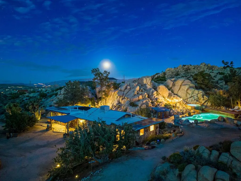 5845 Cholla Avenue, Yucca Valley, California 92284 home-pic-2
