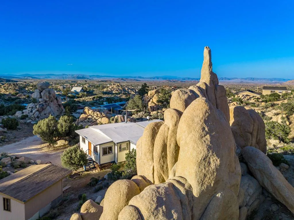 5845 Cholla Avenue, Yucca Valley, California 92284 home-pic-61