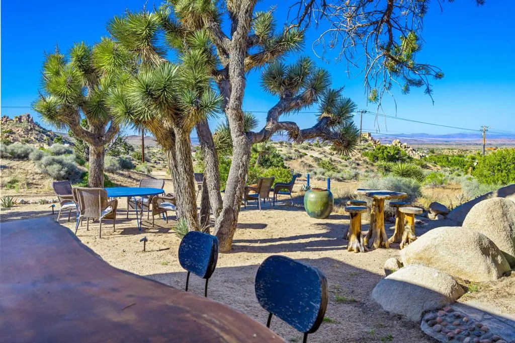 5845 Cholla Avenue, Yucca Valley, California 92284 home-pic-8