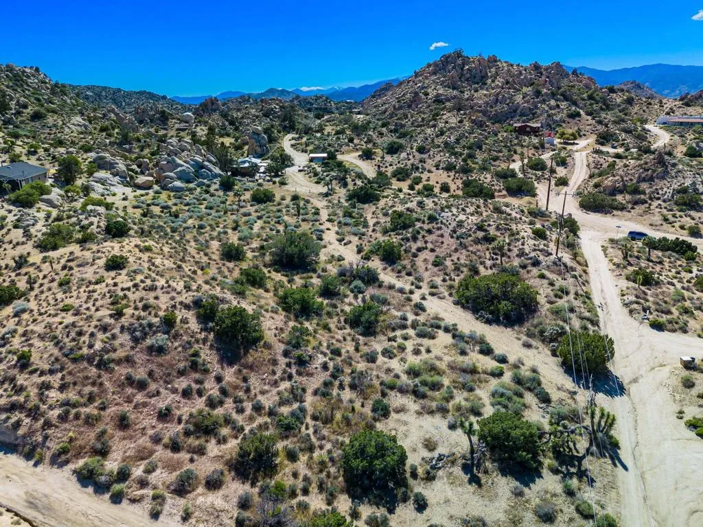 5845 Cholla Avenue, Yucca Valley, California 92284 home-pic-72