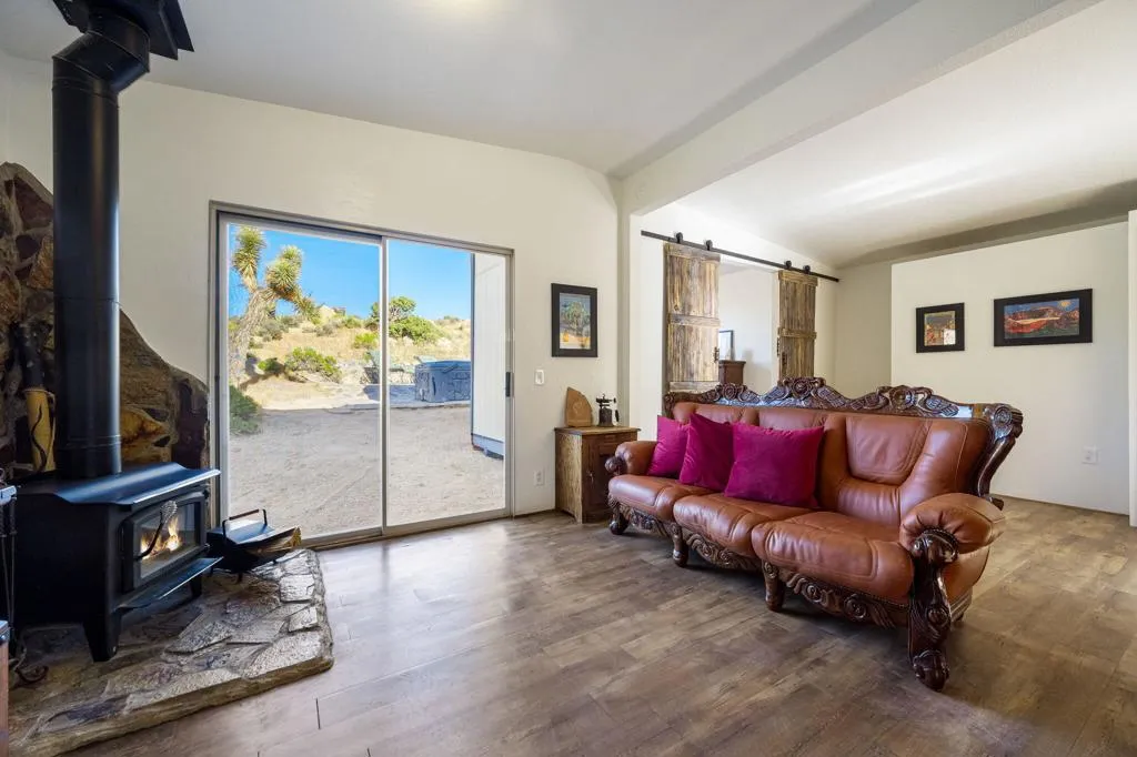 5845 Cholla Avenue, Yucca Valley, California 92284 home-pic-52