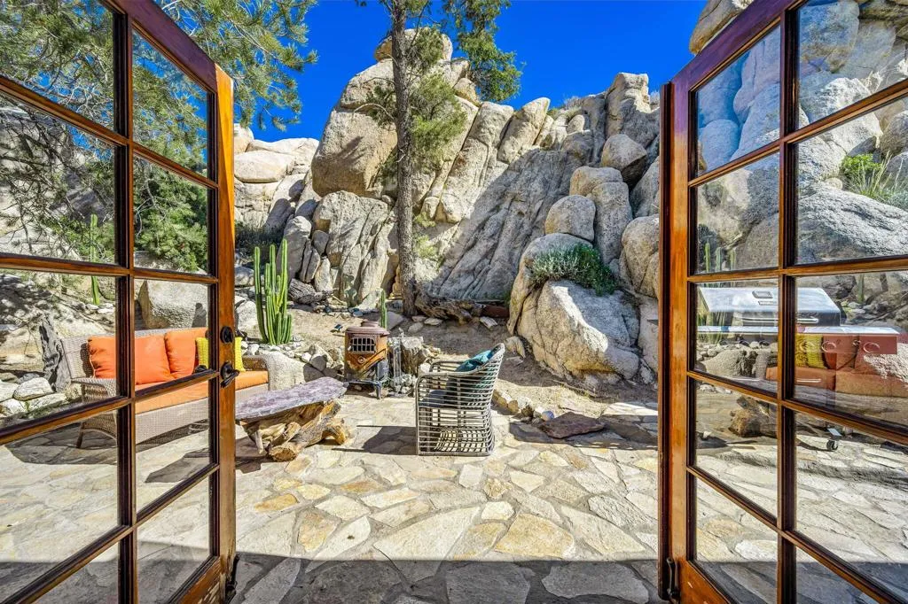 5845 Cholla Avenue, Yucca Valley, California 92284 home-pic-21