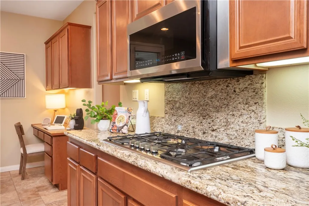 17842 Wildwood Creek Road, Riverside, California 92504 home-pic-31