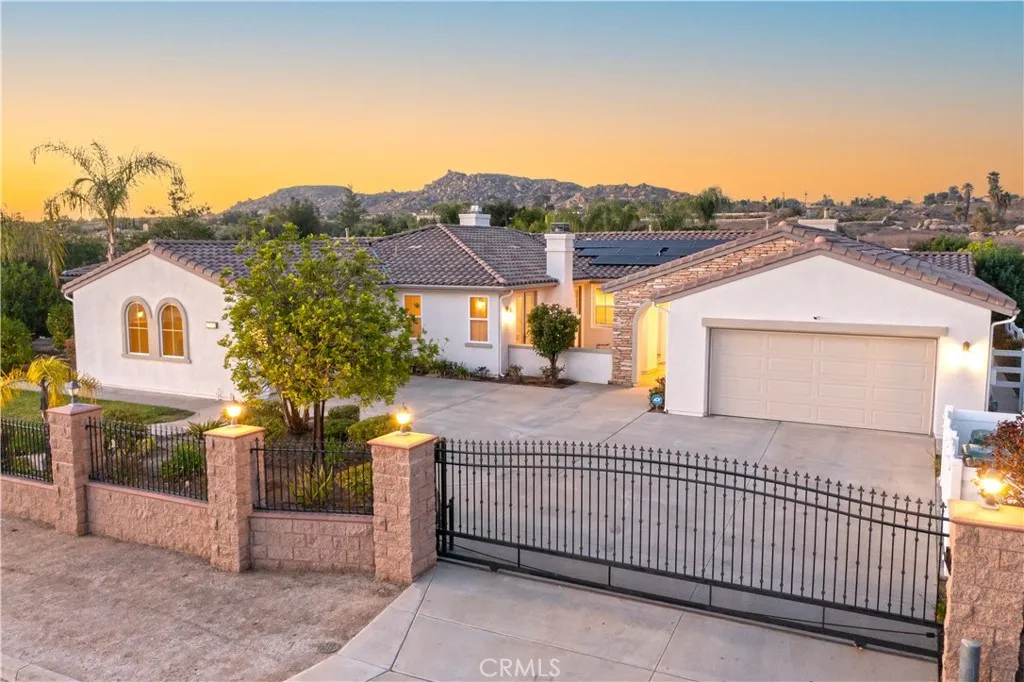 17842 Wildwood Creek Road, Riverside, California 92504 home-pic-11
