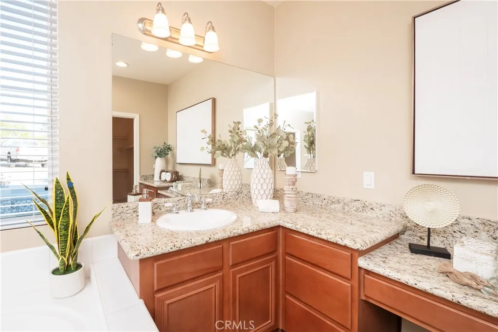 17842 Wildwood Creek Road, Riverside, California 92504 home-pic-42