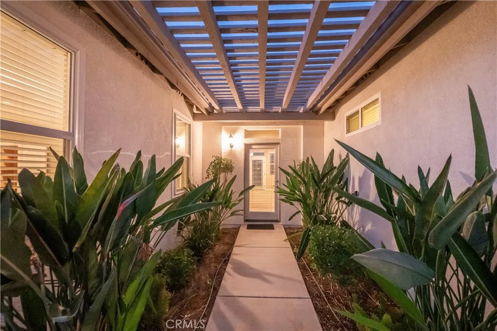 17842 Wildwood Creek Road, Riverside, California 92504 home-pic-17