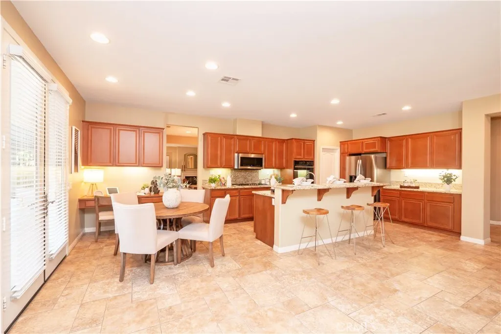 17842 Wildwood Creek Road, Riverside, California 92504 home-pic-27
