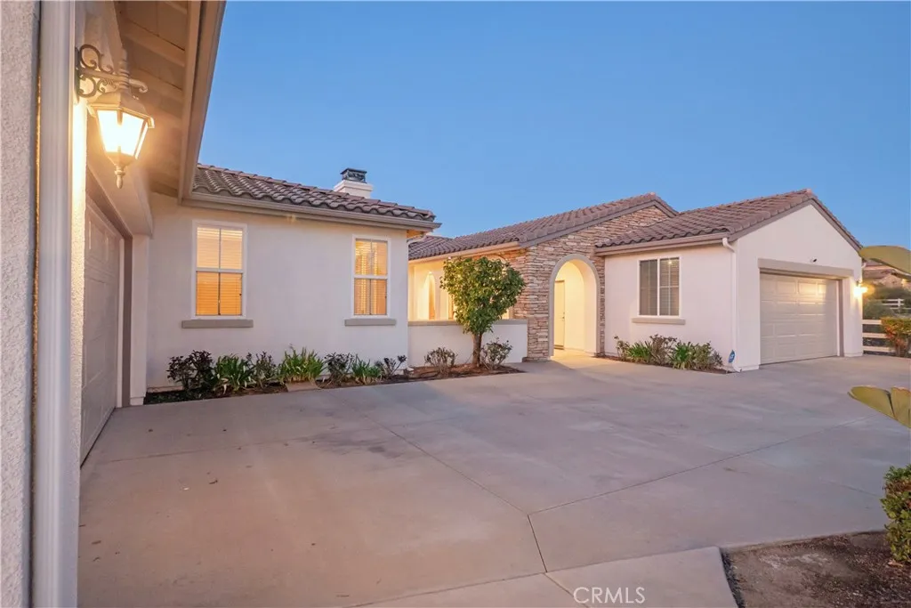 17842 Wildwood Creek Road, Riverside, California 92504 home-pic-8