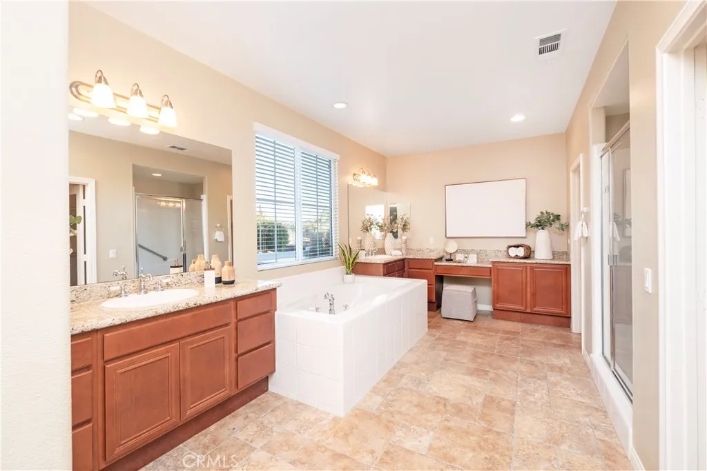 17842 Wildwood Creek Road, Riverside, California 92504 home-pic-40