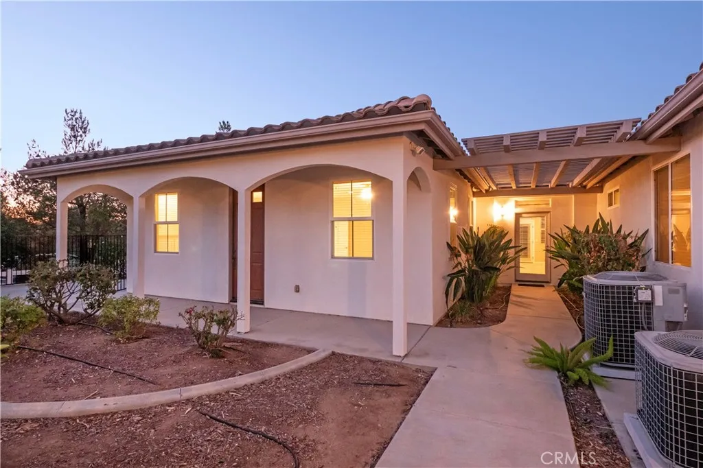 17842 Wildwood Creek Road, Riverside, California 92504 home-pic-15