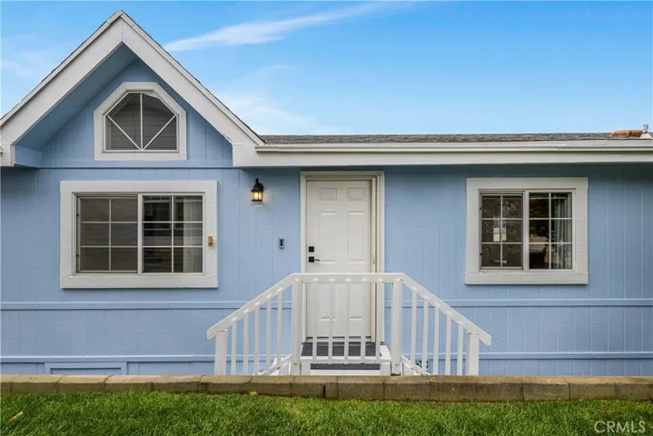 Crestmont Mobile Estates  -  Beautiful, updated, with rare two-car attached garage, 3 Bedroom, 2 Full Bath, 1,400 Sq Ft Living Space. Call this home!