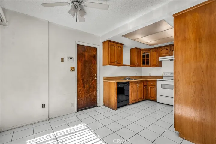 Kitchen w Garage Entry