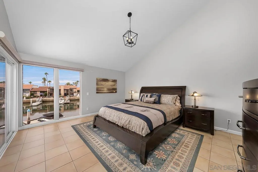 94 Kingston Ct W, Coronado, California 92118 home-pic-17