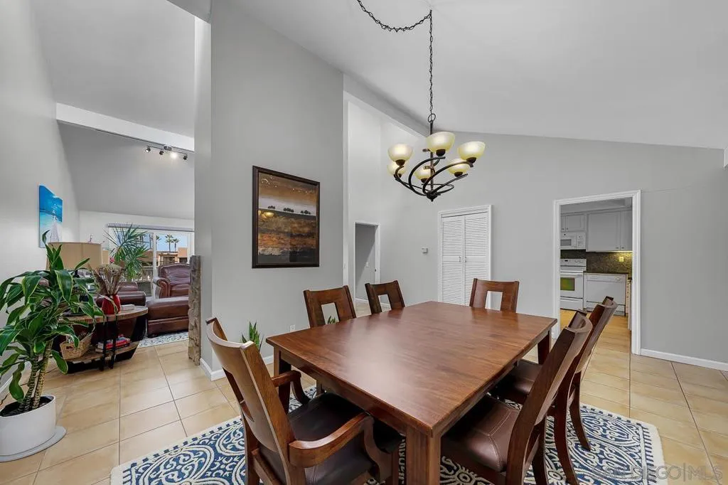 94 Kingston Ct W, Coronado, California 92118 home-pic-7