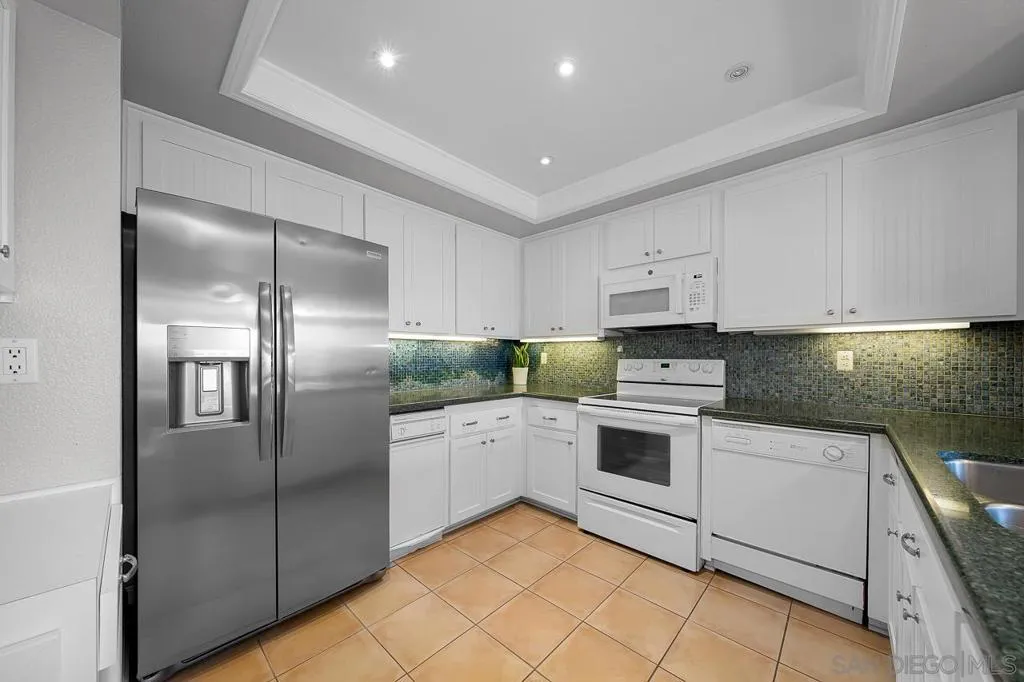 94 Kingston Ct W, Coronado, California 92118 home-pic-25