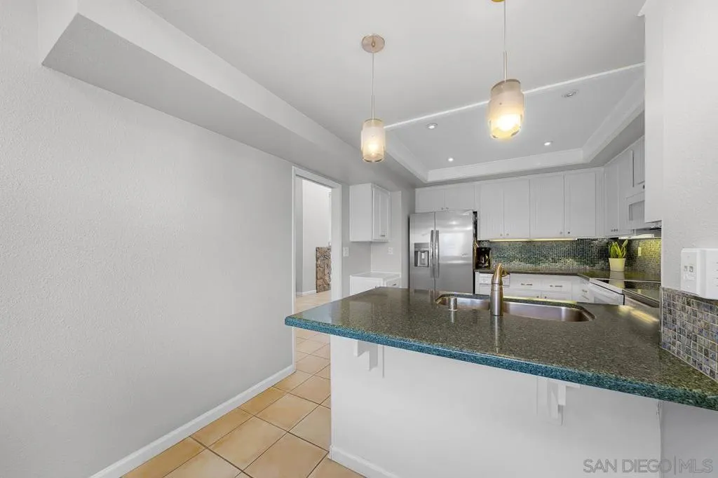 94 Kingston Ct W, Coronado, California 92118 home-pic-31