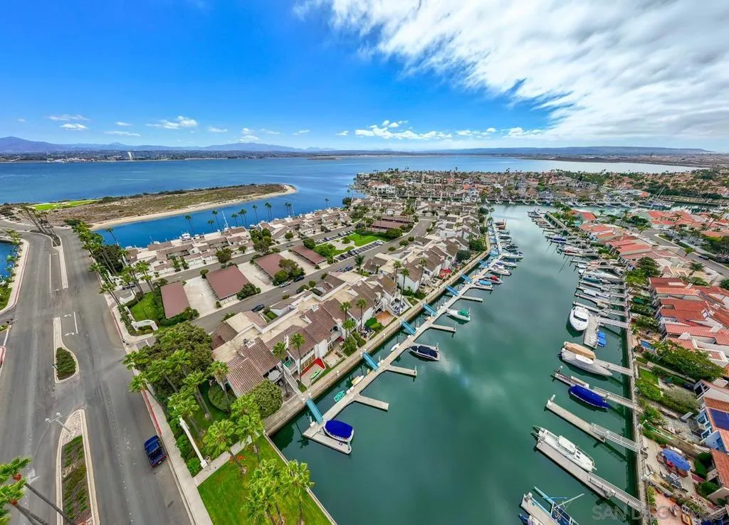 94 Kingston Ct W, Coronado, California 92118 home-pic-43