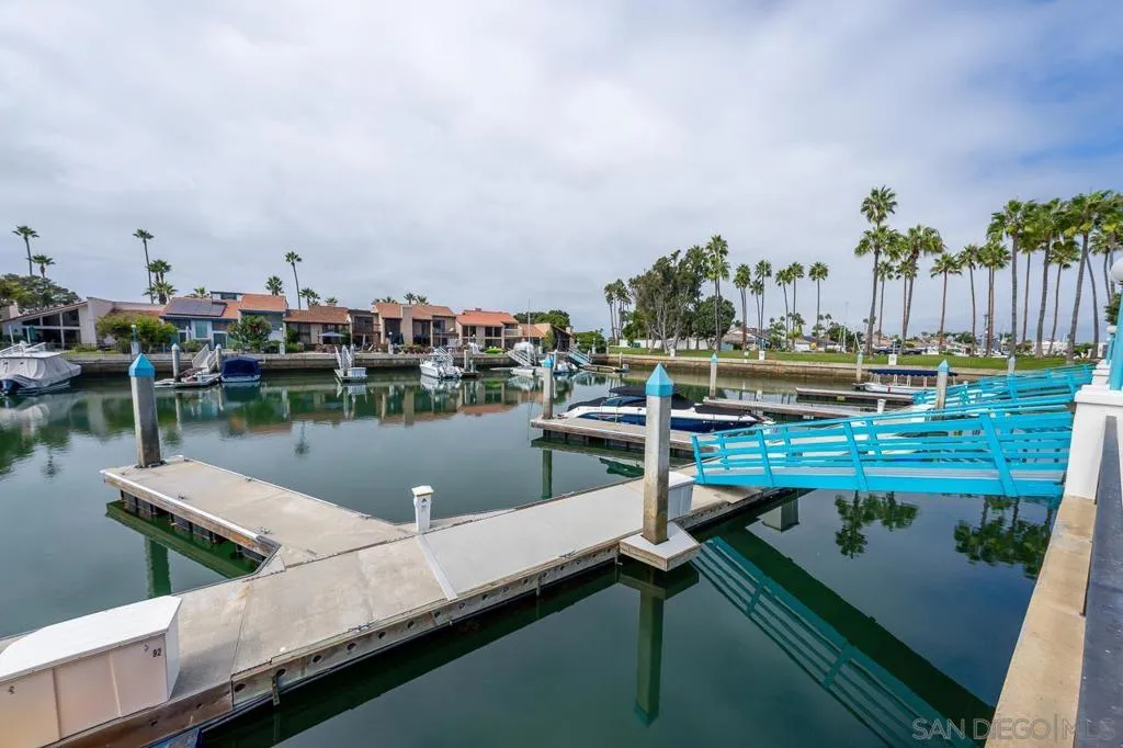94 Kingston Ct W, Coronado, California 92118 home-pic-37