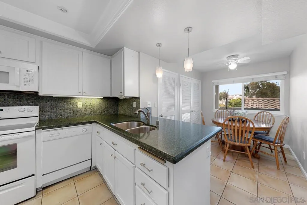 94 Kingston Ct W, Coronado, California 92118 home-pic-26