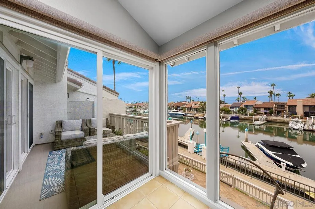 94 Kingston Ct W, Coronado, California 92118 home-pic-18