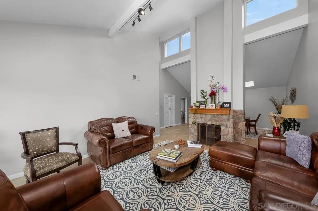 94 Kingston Ct W, Coronado, California 92118 home-pic-11