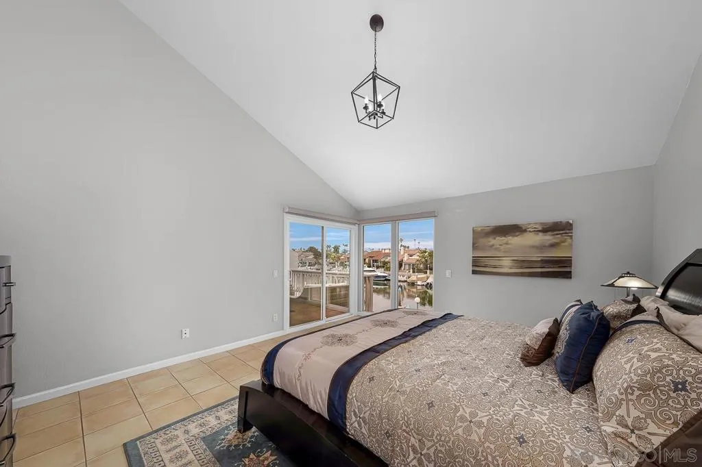 94 Kingston Ct W, Coronado, California 92118 home-pic-20