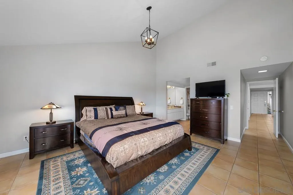 94 Kingston Ct W, Coronado, California 92118 home-pic-22