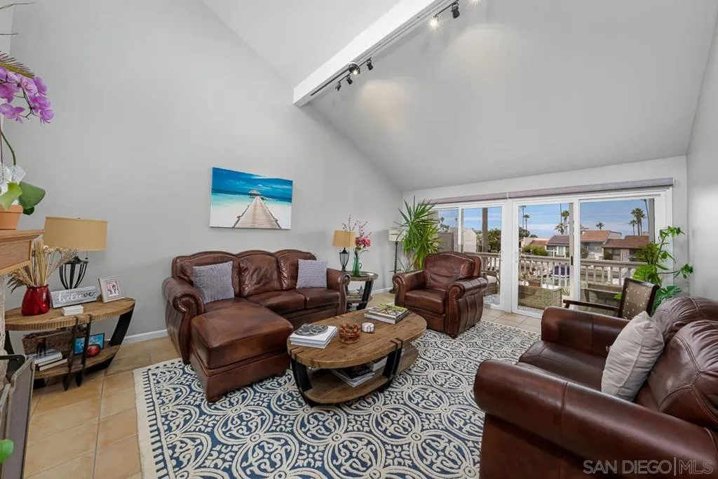 94 Kingston Ct W, Coronado, California 92118 home-pic-9