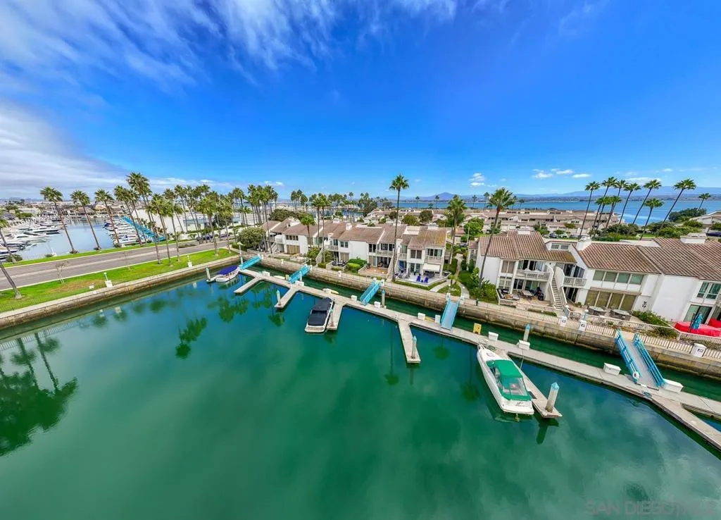 94 Kingston Ct W, Coronado, California 92118 home-pic-0