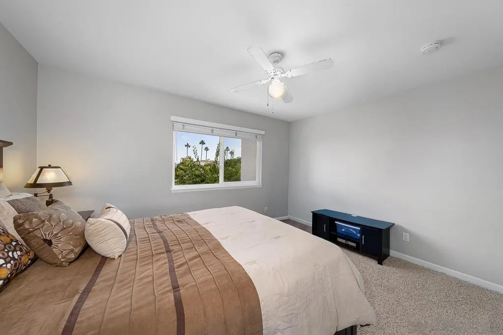 94 Kingston Ct W, Coronado, California 92118 home-pic-35