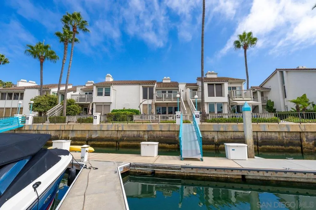 94 Kingston Ct W, Coronado, California 92118 home-pic-40