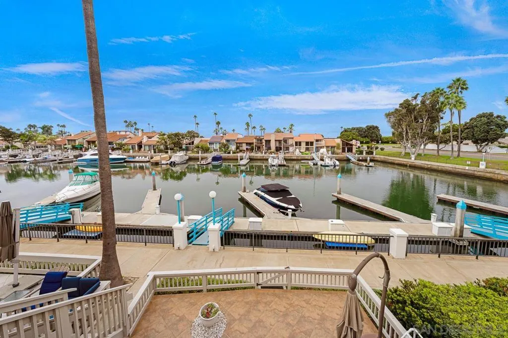 94 Kingston Ct W, Coronado, California 92118 home-pic-16