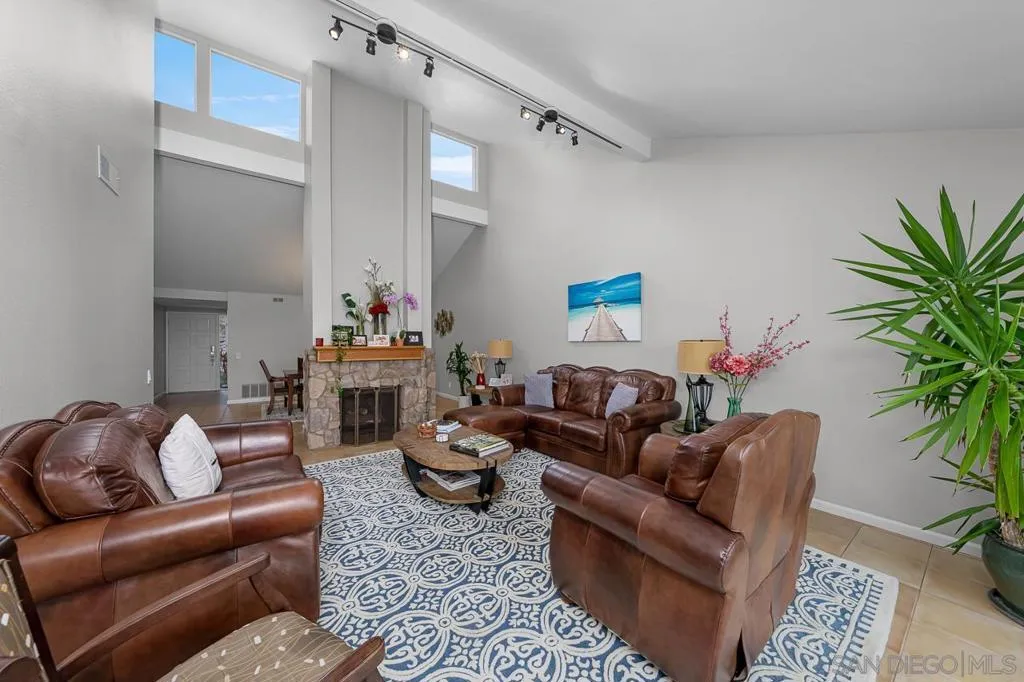 94 Kingston Ct W, Coronado, California 92118 home-pic-10