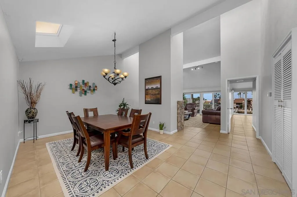 94 Kingston Ct W, Coronado, California 92118 home-pic-6