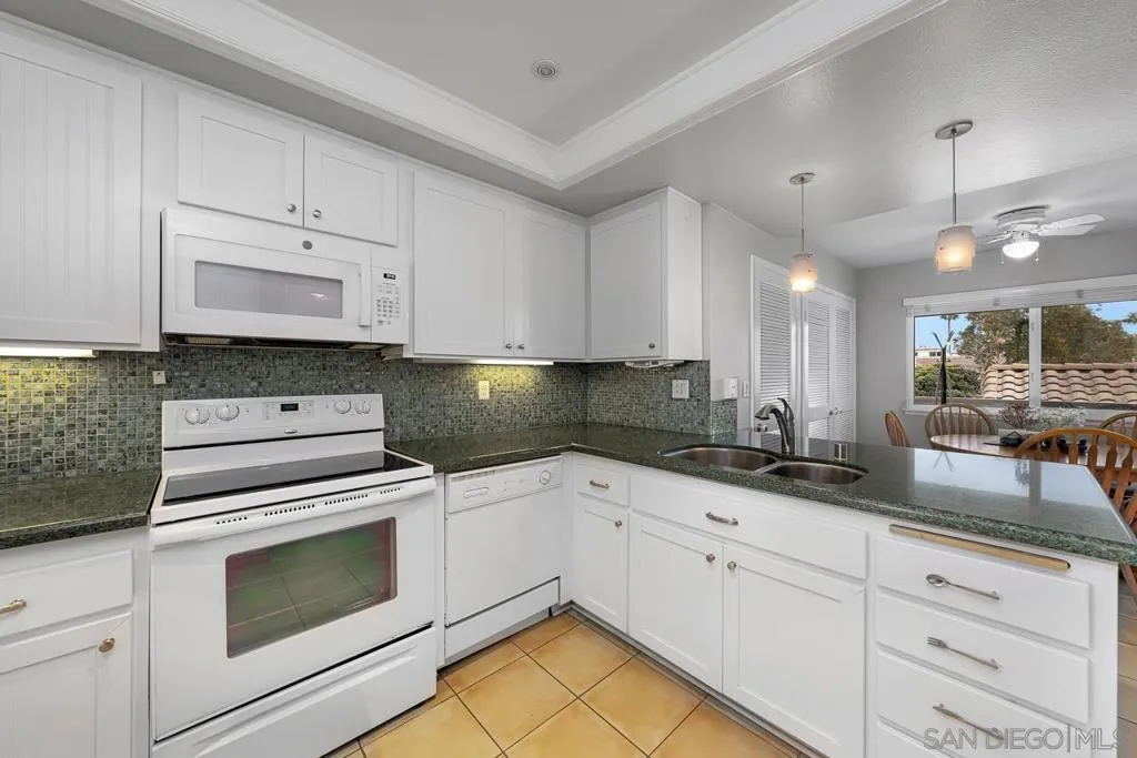 94 Kingston Ct W, Coronado, California 92118 home-pic-28
