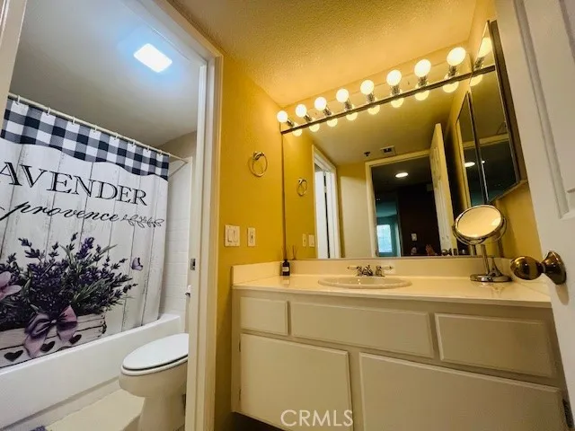 5837 Oak Bend 311, Oak Park, California 91377