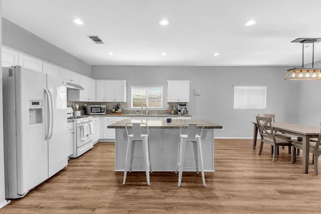 42727 Saint Lucia Street, Indio, California 92203 home-pic-7
