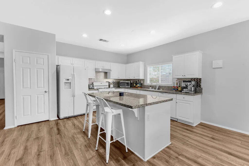 42727 Saint Lucia Street, Indio, California 92203 home-pic-8