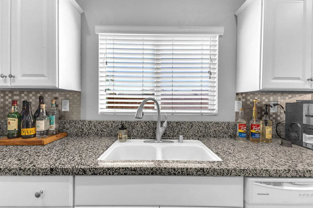 42727 Saint Lucia Street, Indio, California 92203 home-pic-12