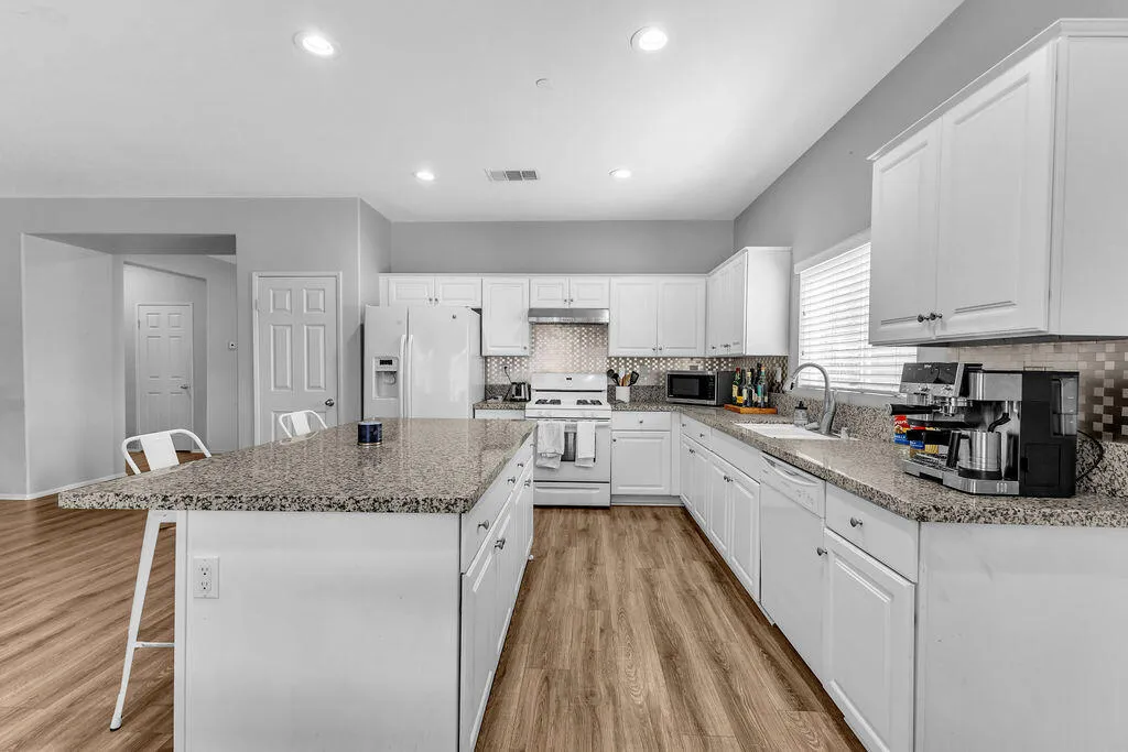 42727 Saint Lucia Street, Indio, California 92203 home-pic-9