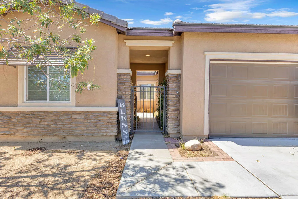 42727 Saint Lucia Street, Indio, California 92203 home-pic-1