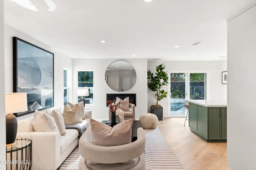 5034 Evanwood Avenue, Oak Park, California 91377 home-pic-19