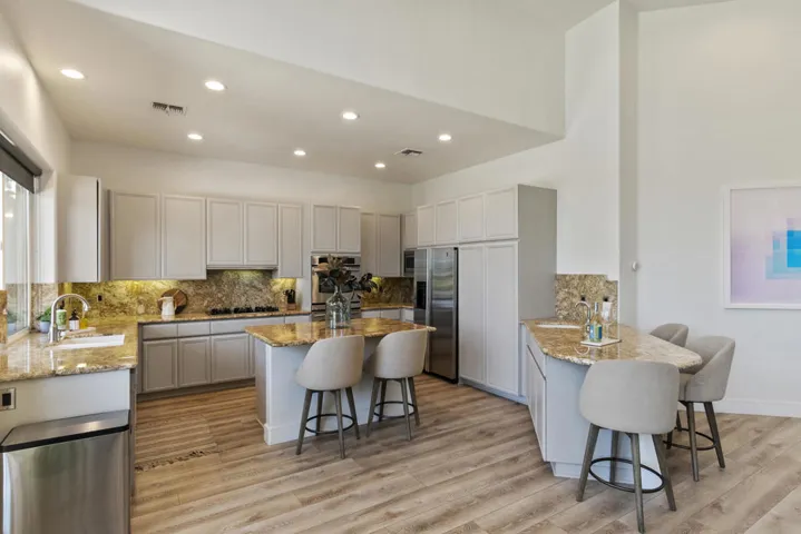 12-Kitchen & Dining